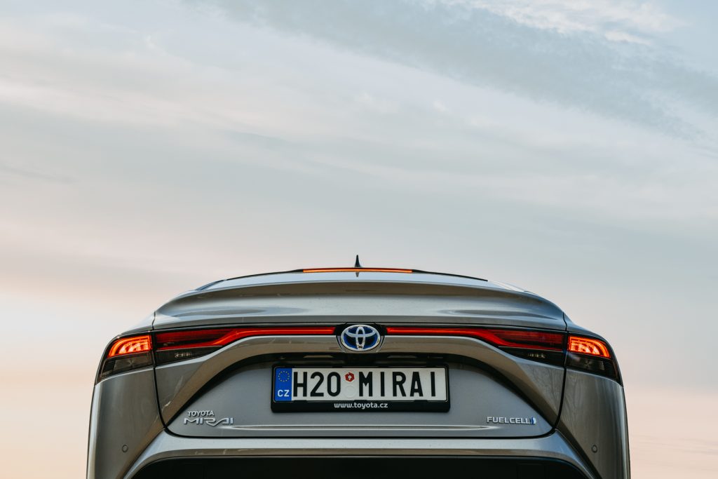 Potvrzeno: Vodíková Toyota Mirai je maximálně bezpečná | Toyota Life