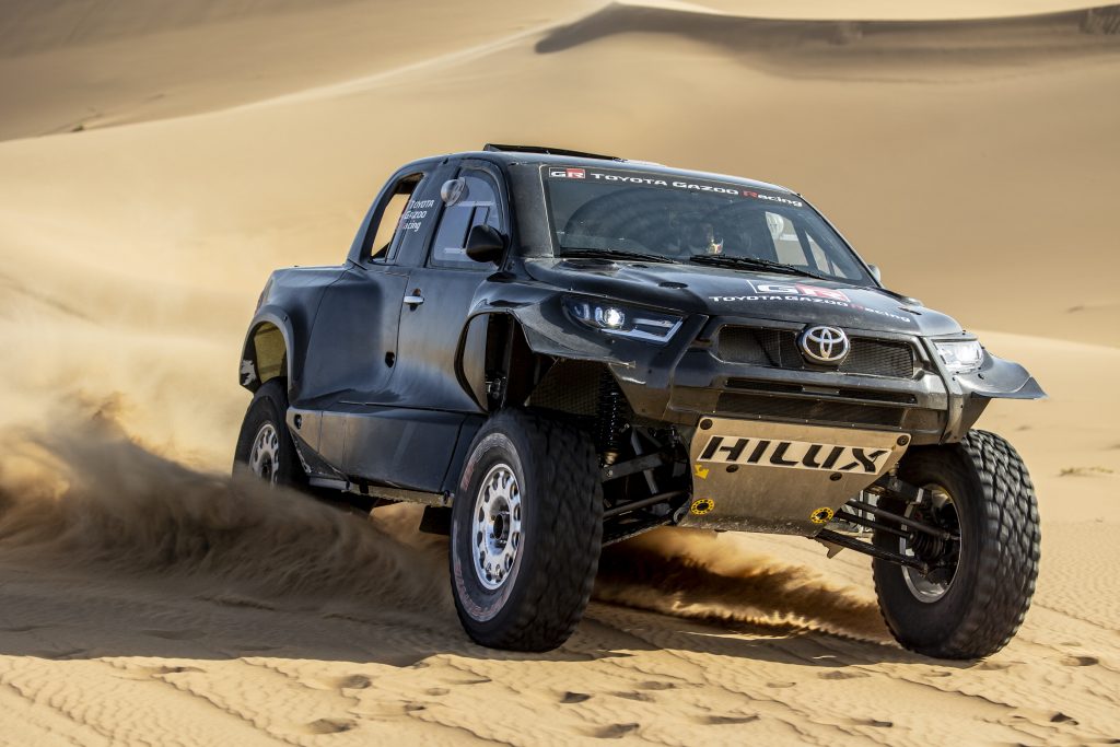 Mrkněte na stroj, s nímž Toyota míří na Dakar. A kdo vlastně pojede? | Toyota Life