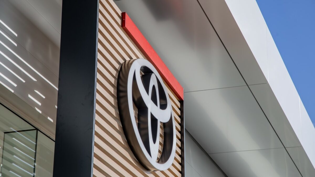 Autosalony Toyota nabídnou modernější tvář i služby