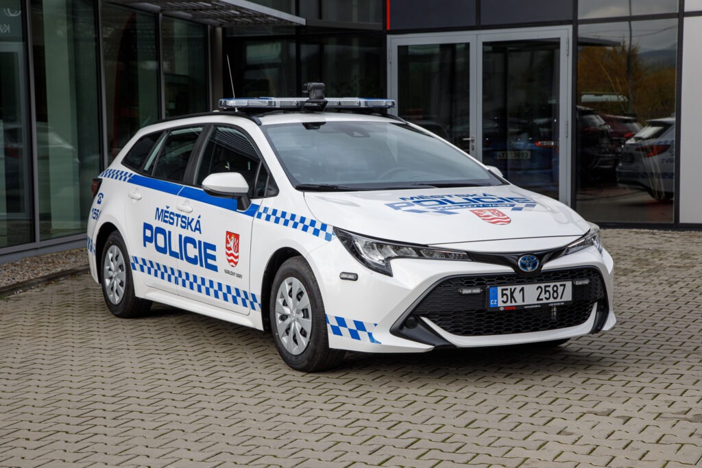 Městská policie opět volí Toyotu. Čím jezdí v Trutnově a Karlových Varech? | Toyota Life